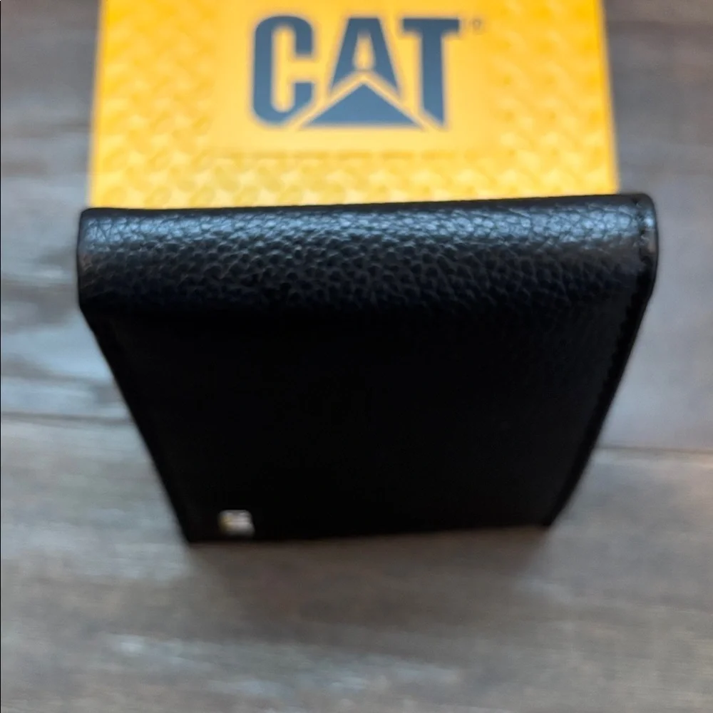 CAT Genuine Leather bifold w/enamel logo,5 card slot,RFID,ID window,bill slot